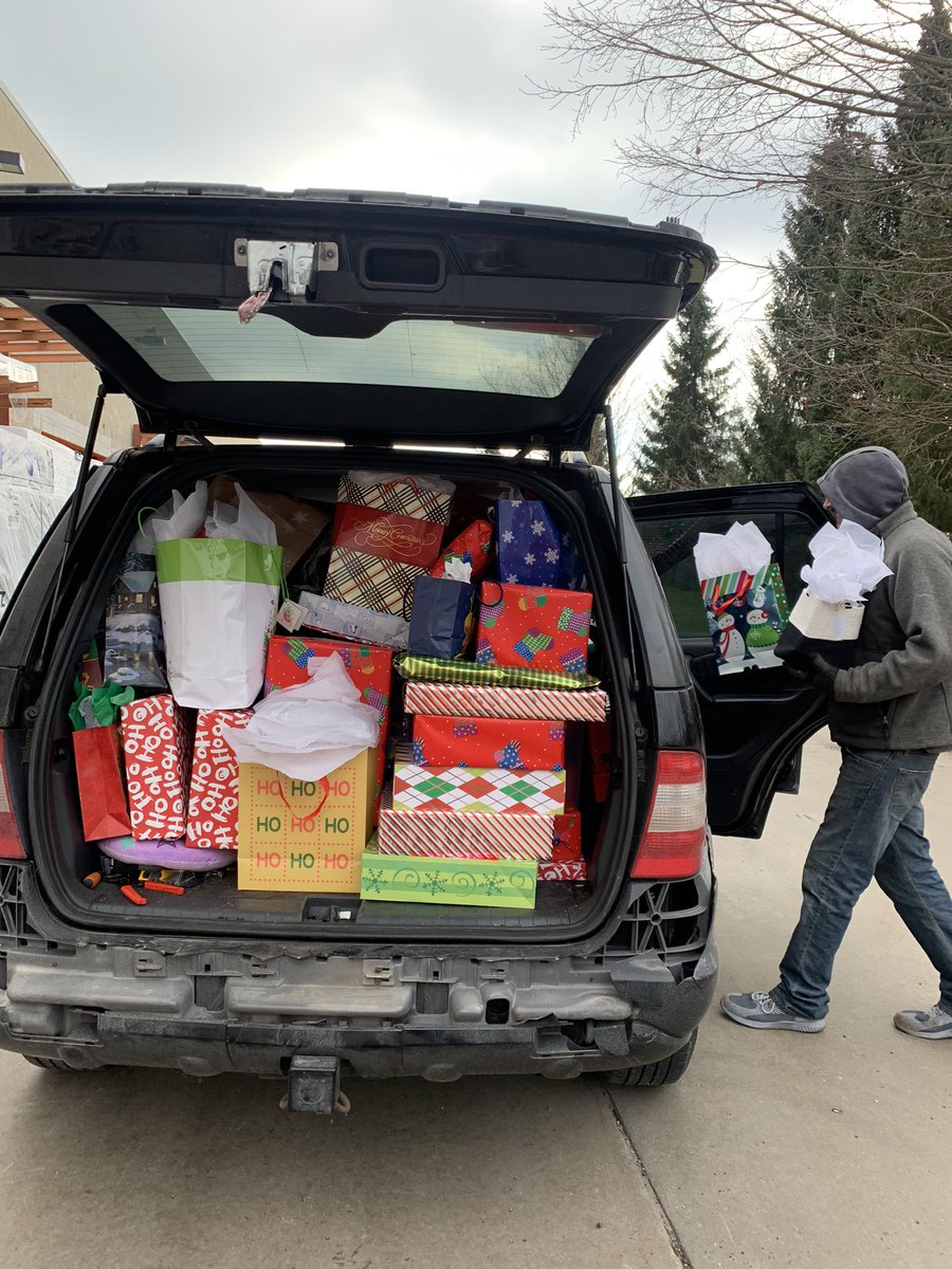 2715's 'Giving Tree' was a hit. Our associates gave from their hearts and overwhelmed us and the family we sponsored with about 100 gifts! Then our elves got to wrapping!#GivingBack @JasonHatkowski @bobsaniga @medjajo @AlecsSpottsTHD @kathyraglin840 @PennyKissinger @sjpeto16