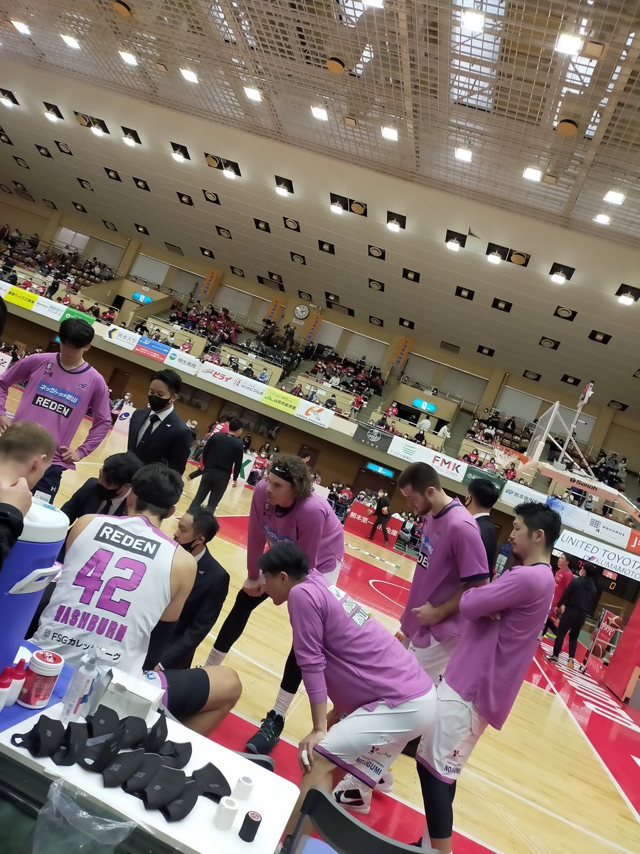 enchankantoku's tweet photo. 熊本県八代市
福島ファイヤーボンズ対熊本ヴォルターズ
ファイヤーボンズブースターもっちゃんとたかさん　99%ヴォルターズのアウェイの中一緒に必死の応援めちゃ面白かった
また九州お越しくださいね　
#福島ファイヤーボンズ 
#熊本ヴォルターズ https://t.co/jBPS17lRCX