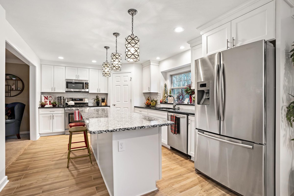 SamPitzuloHomes's tweet image. Some people dream of a white Christmas; others dream of a white kitchen!
.
.
.
Photo by Amy Rizer Photography
#SPH #SamPitzuloHomes #CustomHomes #CustomDesigns #CustomBuilder #CustomKitchen #DreamKitchen #KitchenDesigns #DreamHome #HomeDesigns #OhioBuilder #HomeBuilder