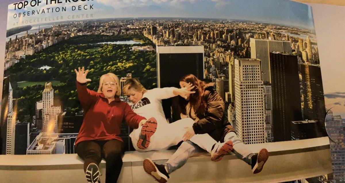 kimcorley_001's tweet photo. So at The Rockefeller Center they said to act like we were falling. Well we started out well then all of a sudden Robin really fell back. We tried to save her. 😂😂 https://t.co/VulSYqb4Cr