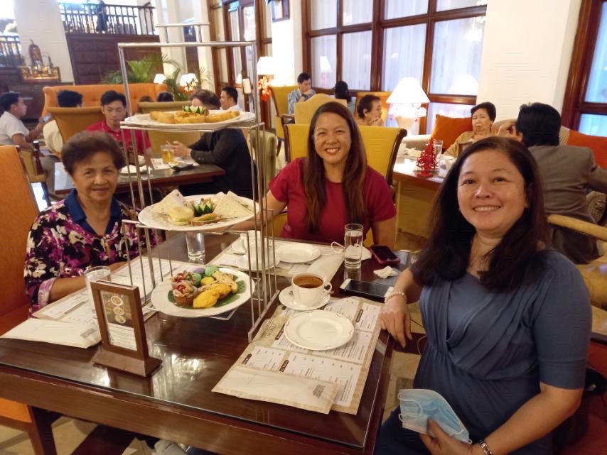 AnnalisaBurgos's tweet photo. Taste of Manila: Good food and company at M Dining, @DeanAndDeLucaPh, Manila Hotel and Wildflour Cafe (1/2) #itsmorefuninthephilippines #foodcation #foodie https://t.co/7RZo4PEl0l