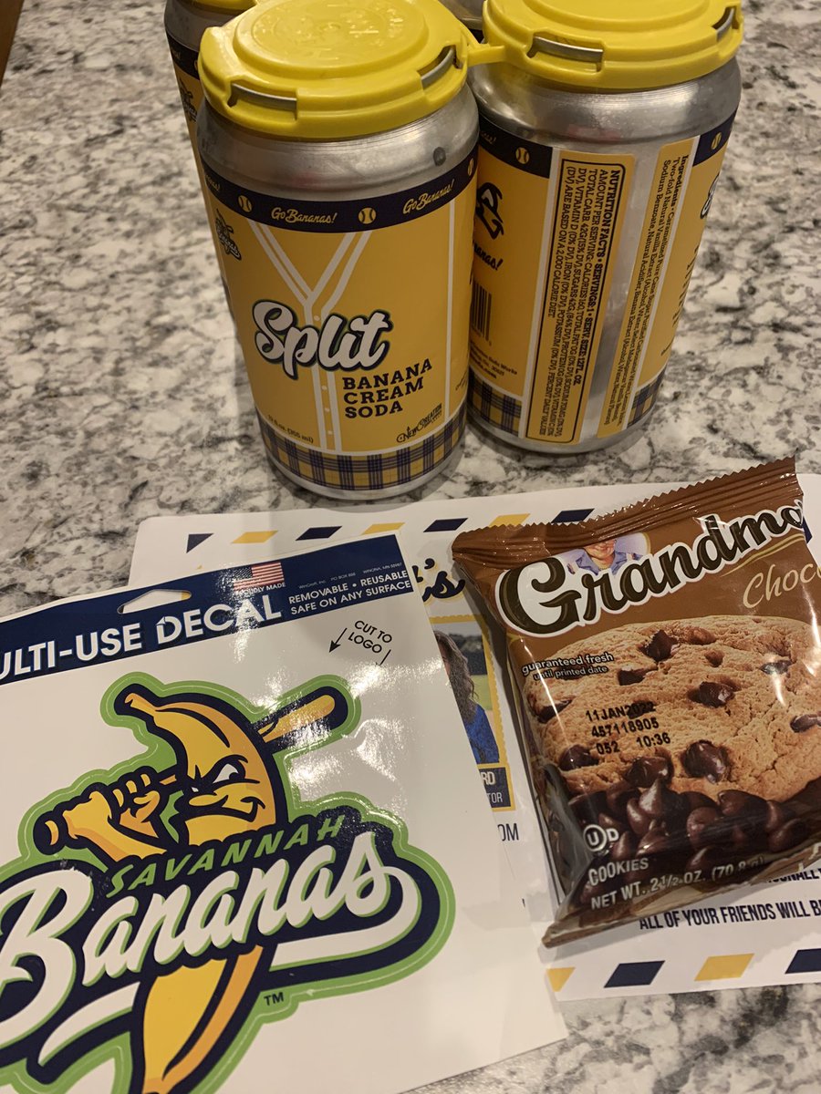 aprilsix6's tweet photo. Thanks to my sister and @TheSavBananas for a little surprise delivery today! ⚾️🍌 https://t.co/YcQ2naVabR