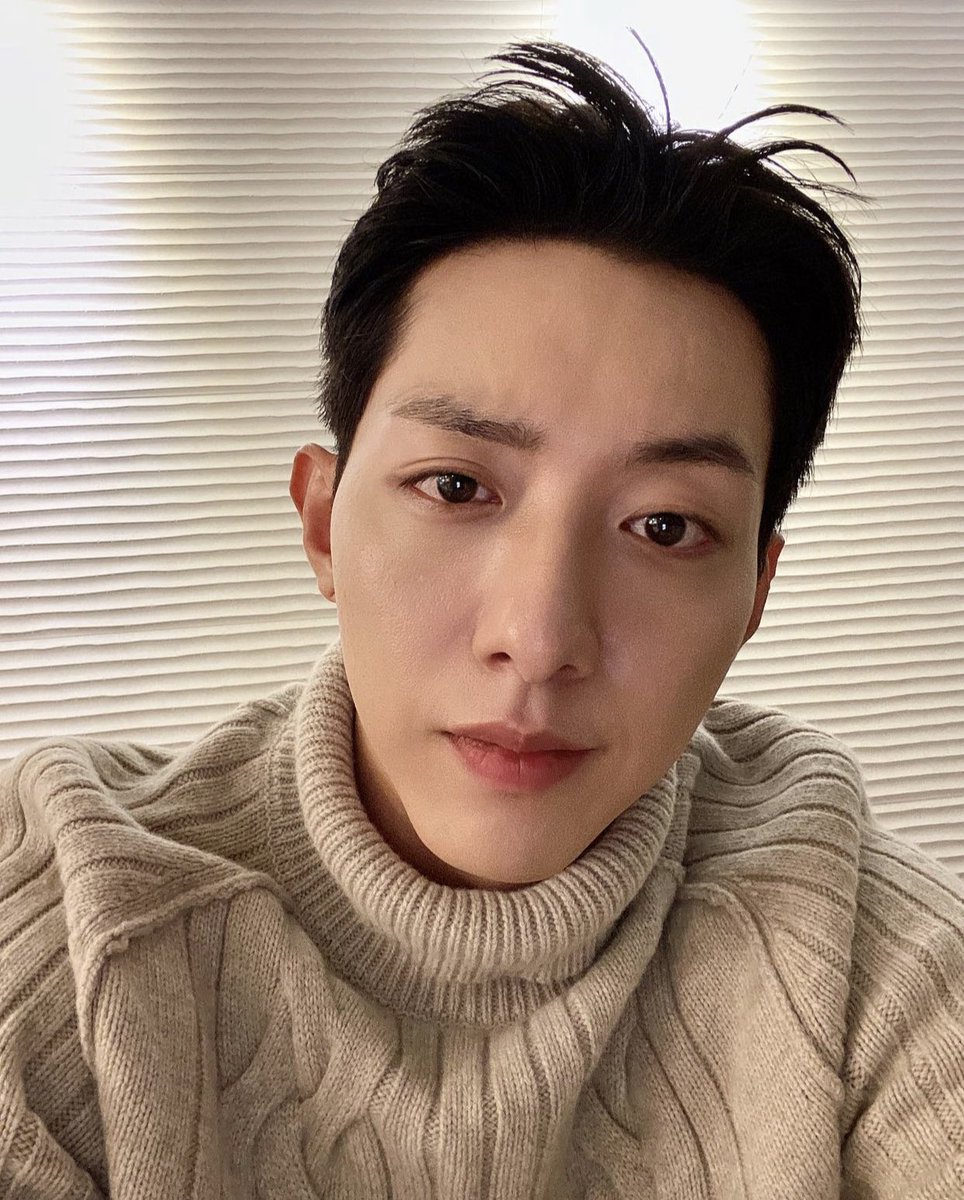 SUPREMACEE's tweet photo. Selamat pagi dari saya yg kedinginan https://t.co/fYe3M6PvYG