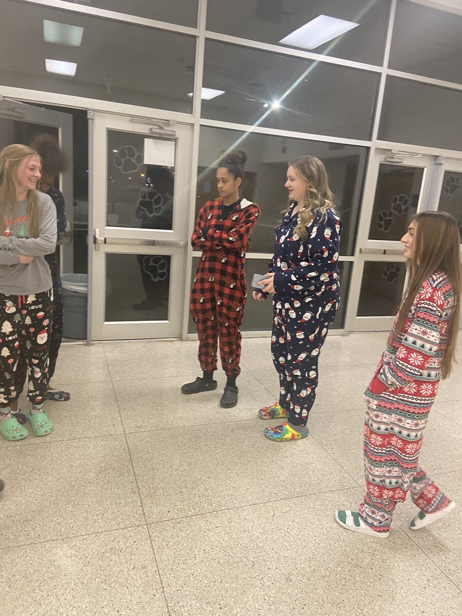 permianbball's tweet photo. A little Christmas party ! 💚♥️💚♥️💚♥️♥️💚♥️ https://t.co/U8wojK6yfO