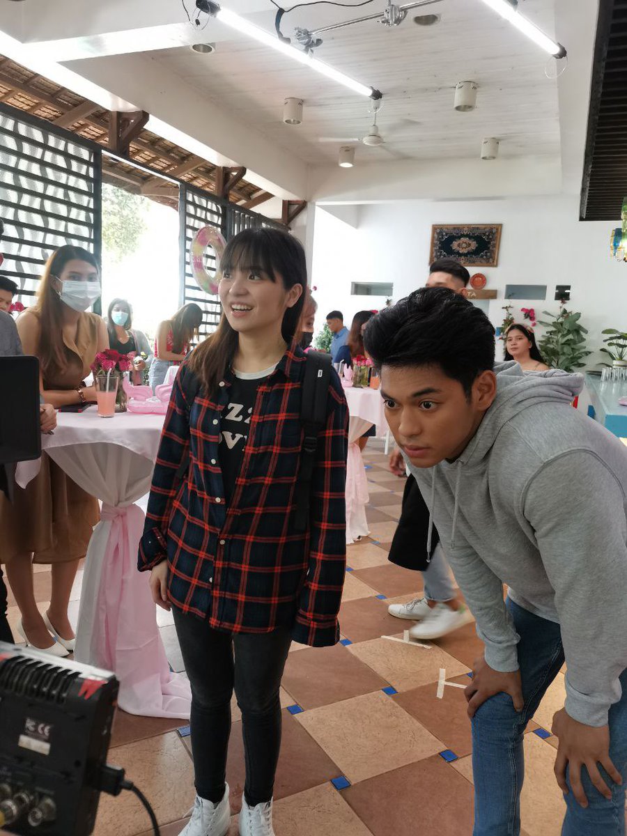 RonnieGriffinPh's tweet photo. 4 days before Christmas…

Nakapanuod ka na ba ng #HappyTimes? 

Buy your tickets now at @UPSTREAMph para mas maging Merry ang Christmas nyo ng buong Fam

#SharCci @_ricciiirivero https://t.co/AV3BFEeMio