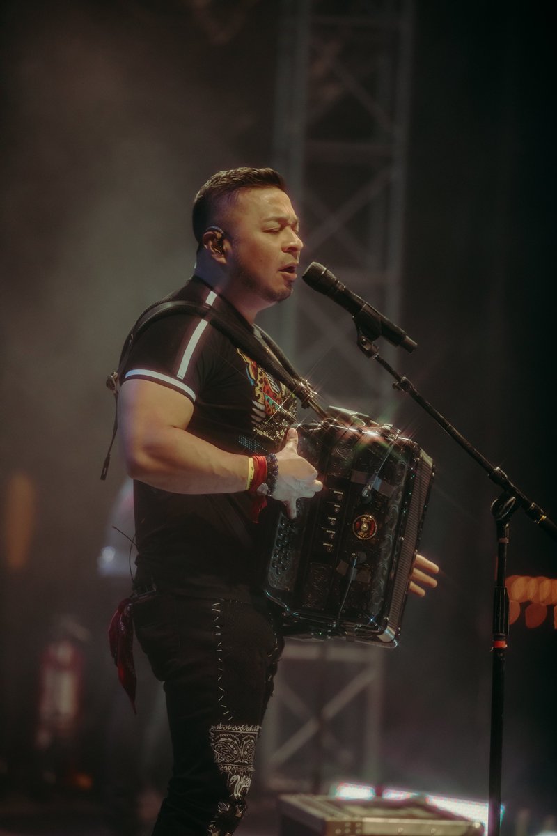 NortexFestival's tweet photo. La adrenalina se elevó al mil por hora en #Nortex2021 con el estilo "rockteño" de @Siggno. 🤠🤘🎸🪗 https://t.co/qGVeDtxOpd