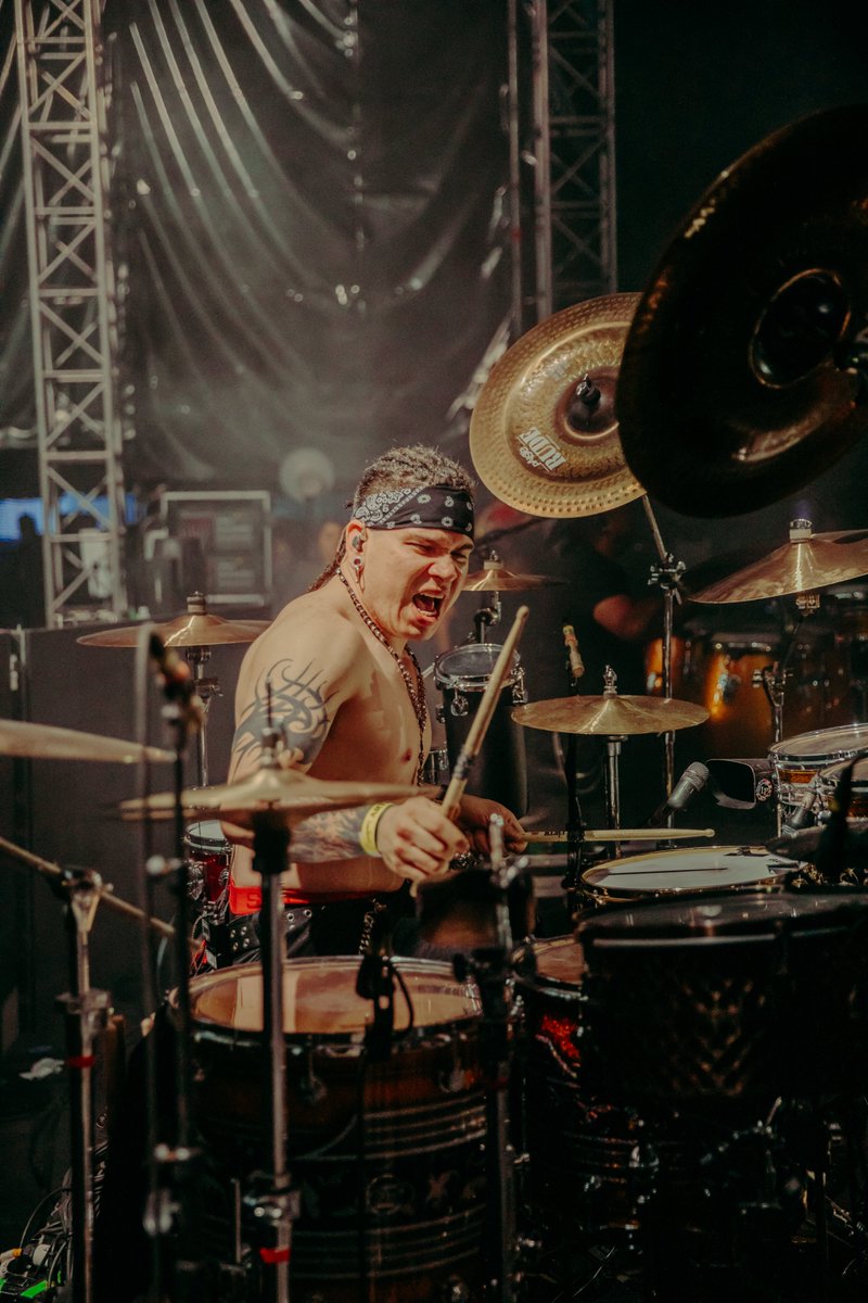 NortexFestival's tweet photo. La adrenalina se elevó al mil por hora en #Nortex2021 con el estilo "rockteño" de @Siggno. 🤠🤘🎸🪗 https://t.co/qGVeDtxOpd