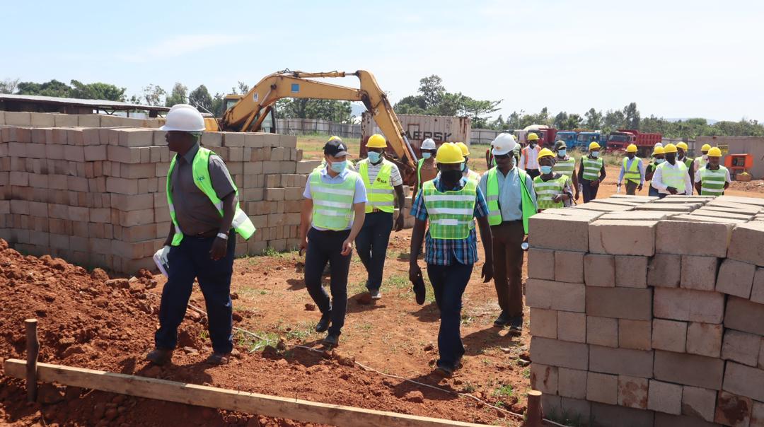 date_africa's tweet photo. 🇺🇬Uganda : The Ministry of Water and Environment Officials in the Urban Water Supply and Sewerage Department(UWSSD) held a site meeting and inspected Busia Water Supply and Sanitation System to assess the progress of the ongoing construction works.

#utdaworld_bank #utdauganda https://t.co/kpvRjtTRed