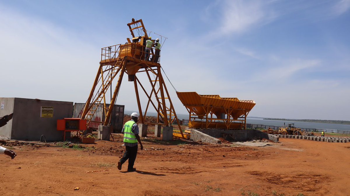 date_africa's tweet photo. 🇺🇬Uganda : The Ministry of Water and Environment Officials in the Urban Water Supply and Sewerage Department(UWSSD) held a site meeting and inspected Busia Water Supply and Sanitation System to assess the progress of the ongoing construction works.

#utdaworld_bank #utdauganda https://t.co/kpvRjtTRed