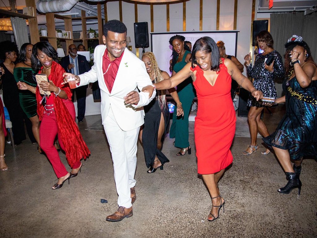 LABlackMBA's tweet photo. Thank you to all those that attended the 2021 Black Professional Hollywood Holiday Affair! We wish you health into the New Year! #blackexcellence #holidaysoiree https://t.co/TCtnrk5bH2