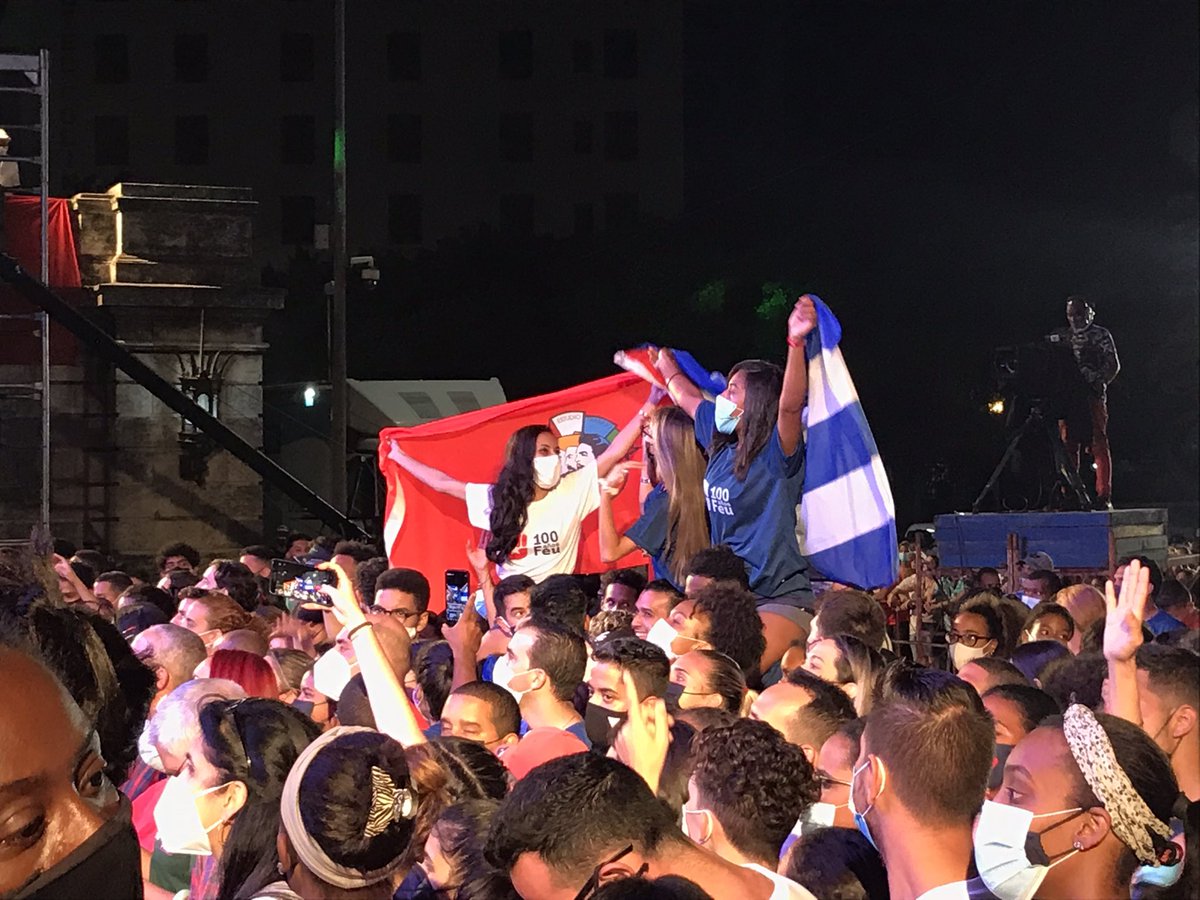 Celebrando nuestros 99 años y caminando hacia nuestro centenario. #centenariofeu #feudecuba #somosfeu #revolucionando <a href="/aylinalvarezG/">Aylín Alvarez García</a> <a href="/japortalmiranda/">José Angel Portal Miranda</a> <a href="/jose_angel9701/">José Angel Fernández Castañeda</a> <a href="/FeuCuba/">FEU de Cuba</a> <a href="/feuoctubre/">feuoctubre</a>
