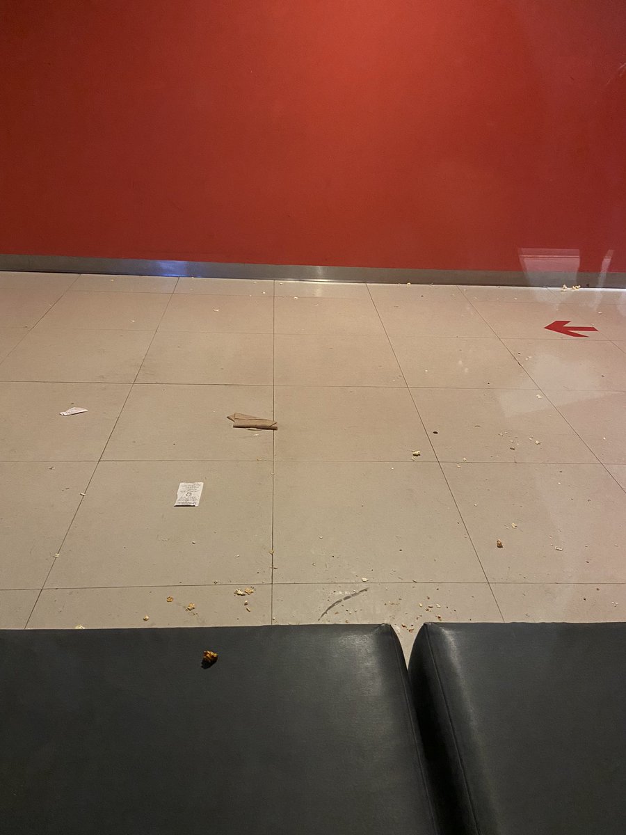 bren_vt's tweet photo. @Cinemex un asco sus salas en Puerto Paraíso ( Cabo San Lucas ) https://t.co/esGDenI1c1