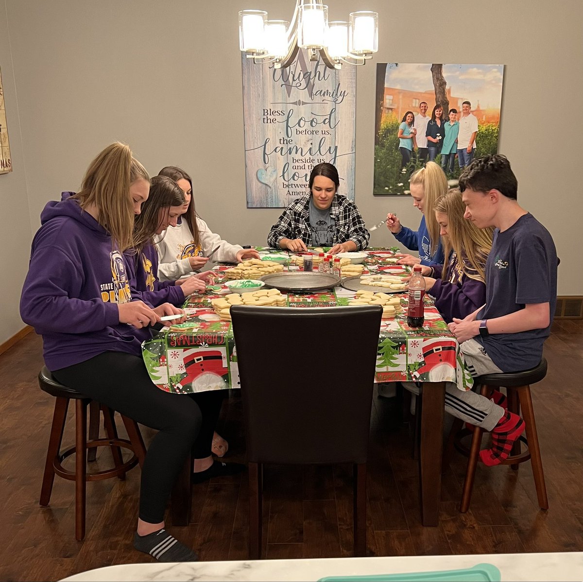 KristiAnnWright's tweet photo. Sixth Annual Student Council Frosting Party https://t.co/eapieu3wTH