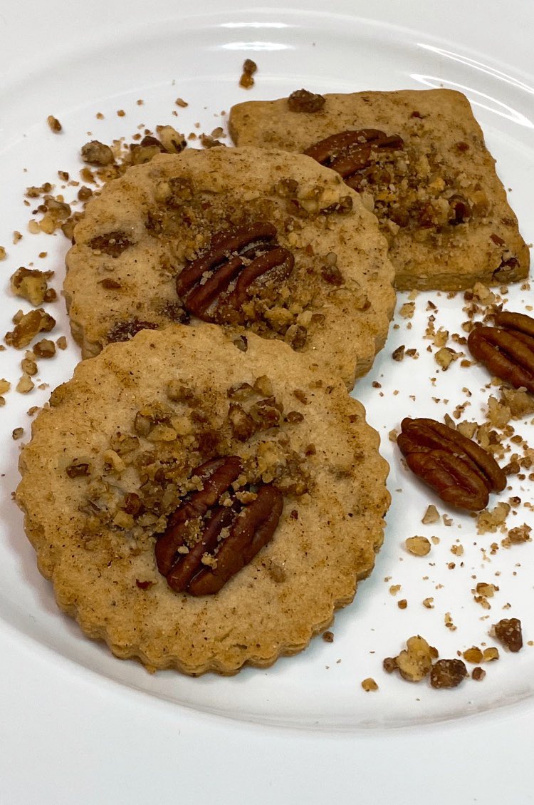 Allow me to Re-Introduce you to 
♾ ŤHƐ ㄈØØҚIƐ PΛŤㄈH ♾

Butter Pecan Cookies are now BIGGER and pack with even more flavor with a great mouth Feel! &amp; are all Individually Handcrafted and packed at the peak of Freshness❣️

———-———————--—
mumskitchensnyc.com/products/the-c…
———-———————--—