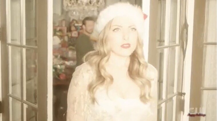 ohmygillz's tweet image. the. first. thing. she. saw. THEYRE BACK @LizGillies #Dynasty #Falliam