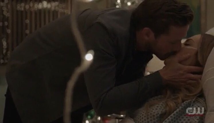 ohmygillz's tweet image. the. first. thing. she. saw. THEYRE BACK @LizGillies #Dynasty #Falliam