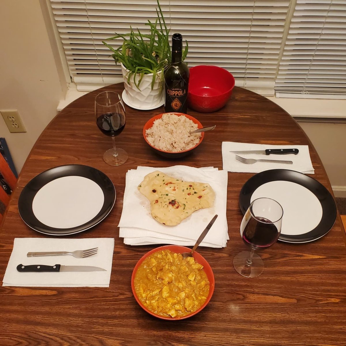 TheDeadMetaphor's tweet photo. Christened the new dining table with some homemade basmati rice, chicken curry, and naan!
#curry #indiancuisine https://t.co/eJ6FQ9KS7c