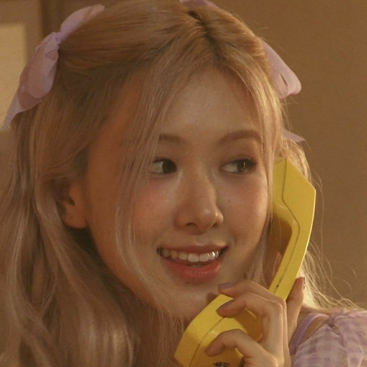 rshourly's tweet photo. #로제 #ROSÉ https://t.co/ftmYGK04yn