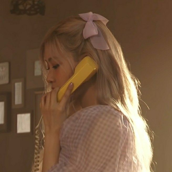 rshourly's tweet photo. #로제 #ROSÉ https://t.co/ftmYGK04yn