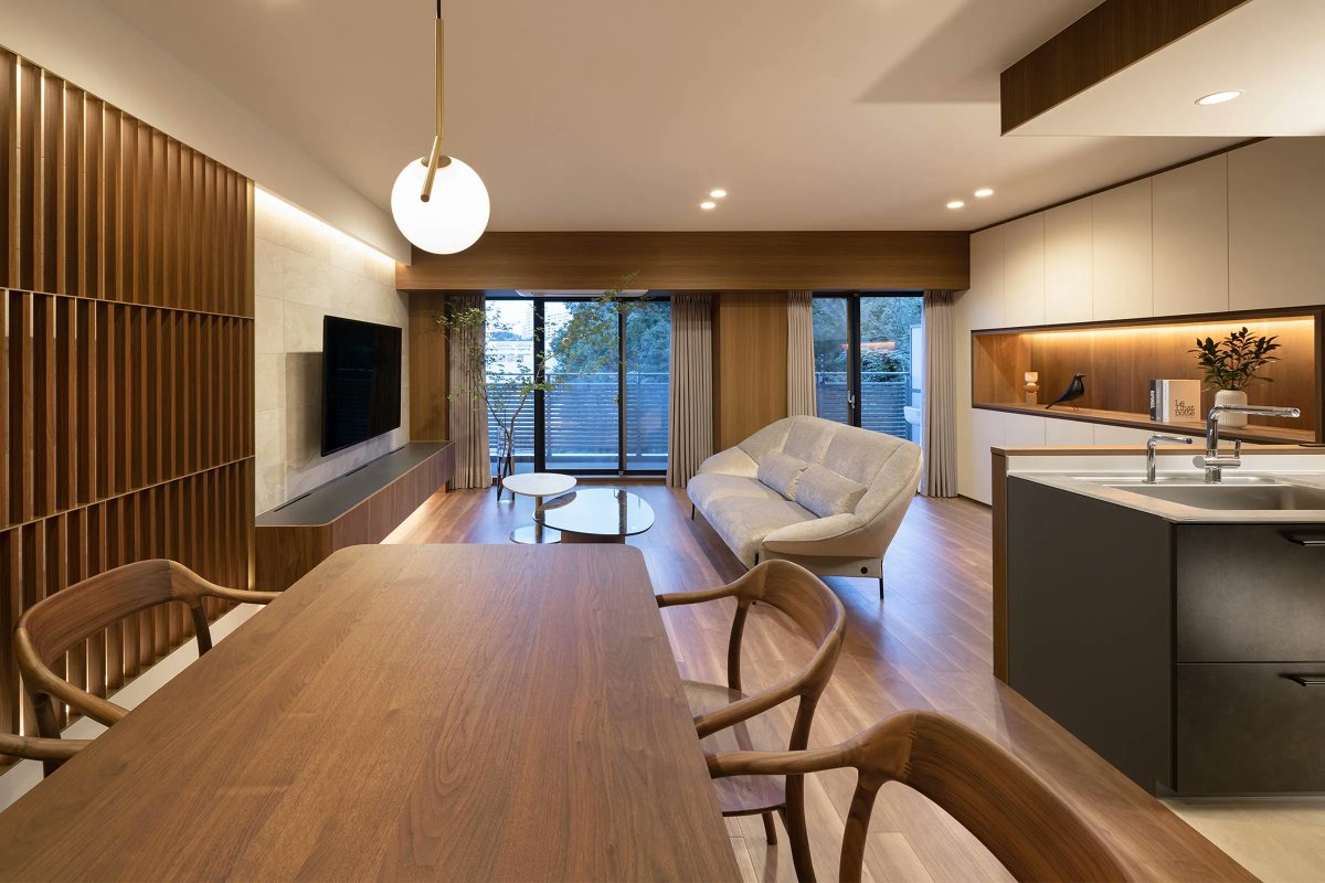 DesignAnthology's tweet photo. INTERIORS / Junpei &amp; Iori Tamaki designed this Yokohama apartment as a play between bright tones and dignified materials, resulting in a beautifully balanced family home
https://t.co/ApKtC0dT3a

#Designanthology #interiordesign #japanhome https://t.co/EuWu8CEbDK