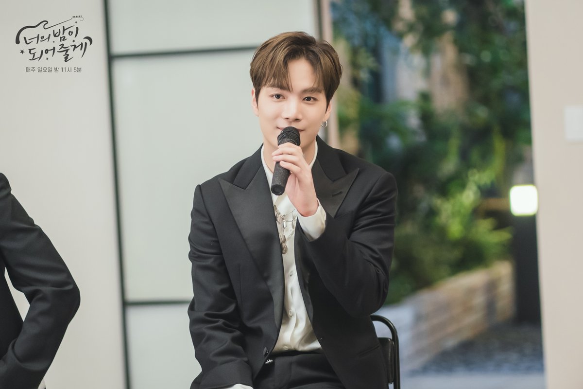 <너의 밤이 되어줄게> 7화 추가 스틸 공개📸
오빠라는 말이 누구보다 잘 어울리는
나른섹시 설렘의 아이콘 이신💙
⠀
SBS 매주 [일] 밤 11시 5분
#너의밤이되어줄게 #정인선 #이준영
#장동주 #김종현 #윤지성 #김동현