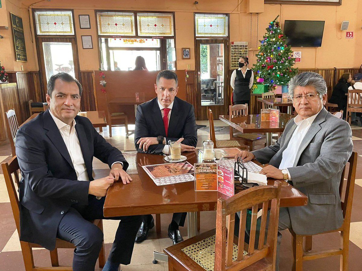 Betillocruz's tweet photo. Fracasados!
Los presuntos acuerdos alcanzados ante el titular de @SEGOB_mx, @adan_augusto y con el gobernador @alejandromurat, al parecer no se cumplieron; el sindicato 3 de Marzo secuestró de nuevo la cd de #Oaxaca y afecta a cientos de miles habitantes de los #VallesCentrales https://t.co/i00glLdHmv