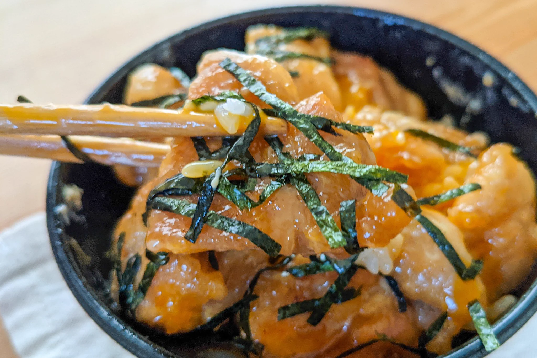 がっつり食べたい、そんな気分のときにもぴったりそう！鶏肉を使った「丼もの」レシピ！