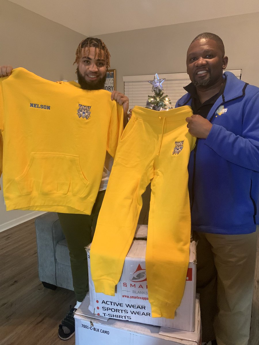 CoachChearis's tweet photo. Did not coach this young man but he has made sure that I understand the impact I’ve had on his life. Thanks Super Producer and FW ‘17 alum @realrvd_ for getting the boys jogger sets to travel in. @FCPSchoolsTN @Supt_Hamlett @fayettewarehigh #ItIsBiggerThanBaskerball https://t.co/8SlBCUdFRl