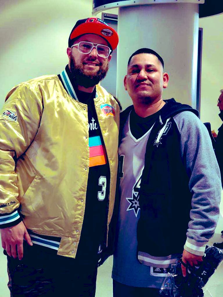 RealSpurnandez's tweet image. #SpursTwitter legends invade LA!!!! #GoSpursGo #PorVida @thehalestone