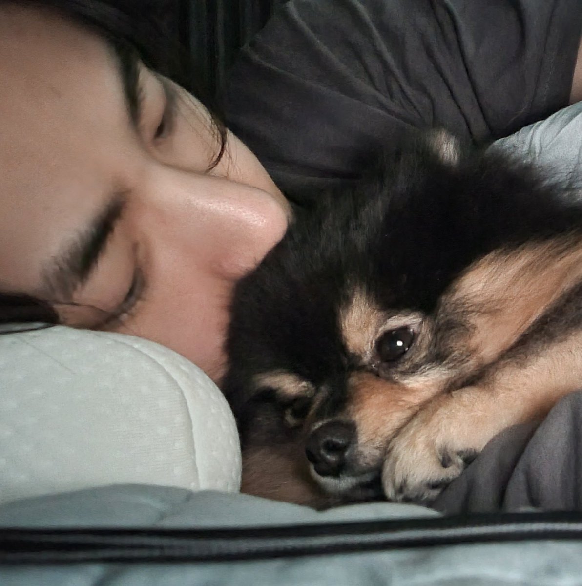 V_world12's tweet photo. Yeontan is so strong just like his dad💜 stay strong and happy tannie 🥺 we love you tannie https://t.co/WCAiPnlQN1