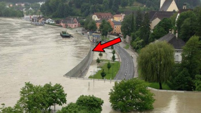 brgsjks's tweet photo. Mobile floods walls in Austria. Mengurangkan risiko dan kerosakan. https://t.co/WGBJ8sHn08