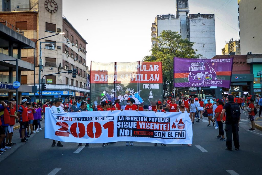 fpdstuc's tweet photo. A 20 años del 2001: el fuego de la rebeldia sigue encendido en quienes luchan y se organizan para transformar la sociedad. 
Desde abajo seguimos construyendo y haciendo crecer  el poder del pueblo en los territorios y en las calles. 
#20AÑOSDEL2001 https://t.co/YobXEkx6u6