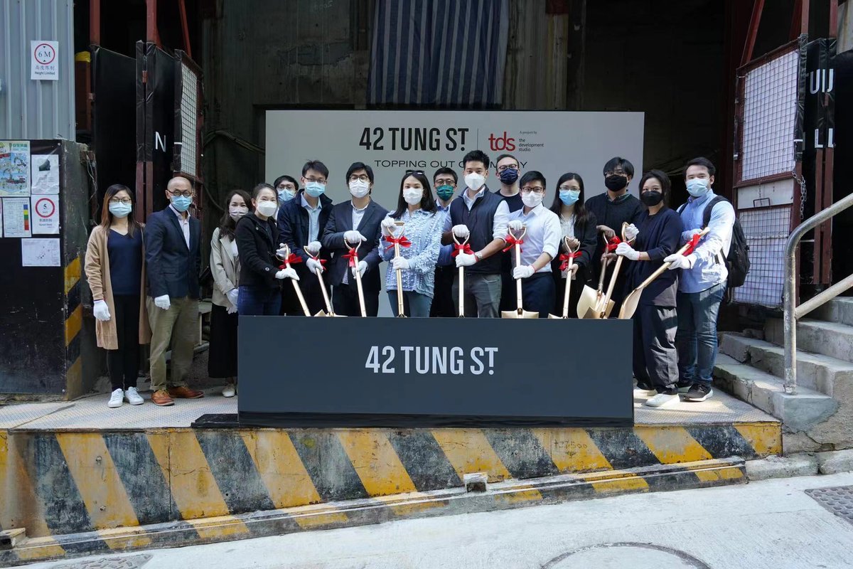TheOvalPartners's tweet photo. Last Friday marked a milestone for our residential project 42 Tung St. in Sheung Wan developed by TDS, as the project team gathered for the topping out ceremony. The architectural concept draws on the Hong Kong tenement house typology. https://t.co/yZ7T8bc8iW https://t.co/a5enSFpOOg