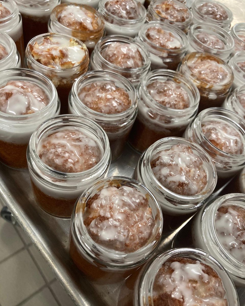 eatgoodforgood's tweet photo. Getting our week started with fresh cakes! TAP IN!! Looking for party favors or desserts for your upcoming event??? Order now on our website https://t.co/feJf5wX6gn or click the link in our bio! #eatgoodforgood #sweetsinajar https://t.co/NWGPjg8Yp0