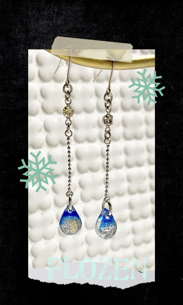 capira_handmade's tweet photo. この冬、お届けしております
Flozenシリーズ
先日、新たに小さな雫の
Flozenイヤリング&ピアスを
お届けさせて頂きました。
凍った小さな雫が耳元で
キラキラ✨ゆらゆら
優しく揺れるのを楽しんで
頂けたら嬉しいです。
#エバブル
#青い秘密基地
#新宿マルイ本館
#Flozen
@EverblueblueO https://t.co/PqWa7nZuzL