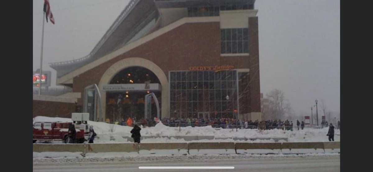 11 years ago today the Vikings played the Bears outdoors at TCF Bank Stadium and the weather was Minnesota nICE https://t.co/VdRQ47ixLi