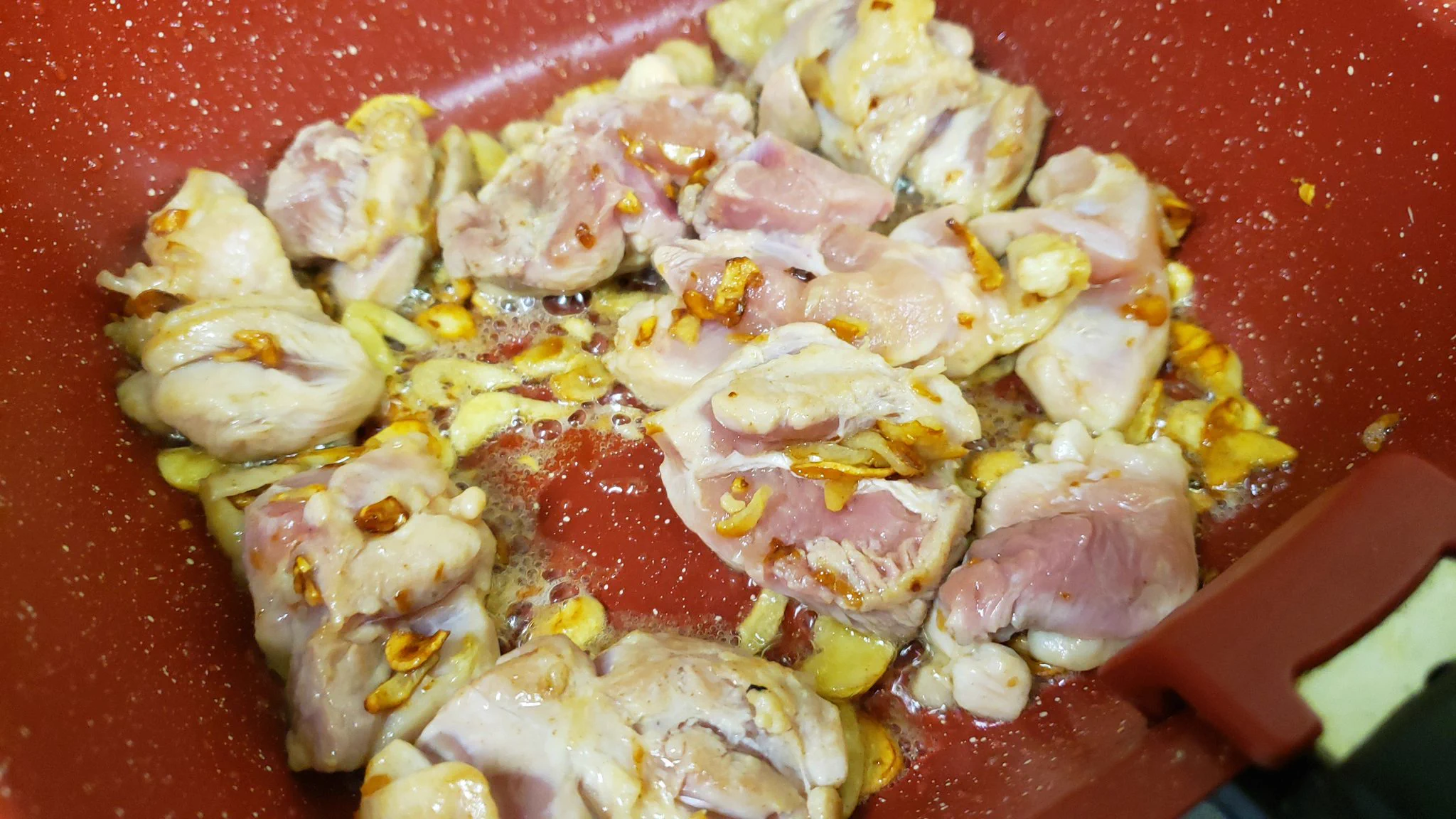 たっぷりの牛乳を使った、ジョージア料理『シュクメルリ』のレシピ！