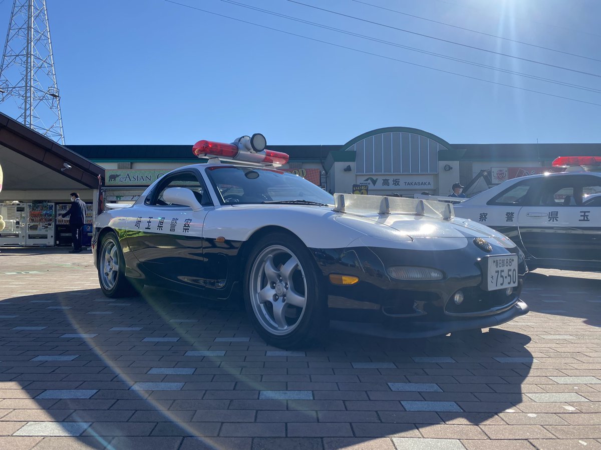 _renpoyo's tweet photo. FDとR34パトカー
かっこいい。 https://t.co/oXeZWUNbjq