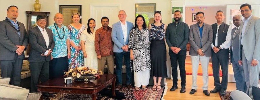 IndiainNZ's tweet photo. #IndiaSamoa #indiainsamoa #indiansinsamoa
HC @MukteshPardeshi met Hon. Consul General of India to Samoa Apete Meredith along with High Commissioner of Samoa to NZ Leasi Papali’i Tommy Scanlan. Their discussions focused on how to enhance bilateral &amp; developmental relations. https://t.co/IP4bgJJefV