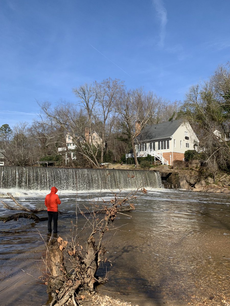 fstonefishes's tweet photo. fishing with a legend of the multispecies online community, Leo Sheng (ExtremePhillyFishing).  good times, cold water, few fish. fun stuff all around.  tomorrow we try and find the shiners. https://t.co/nlBHedpkcG