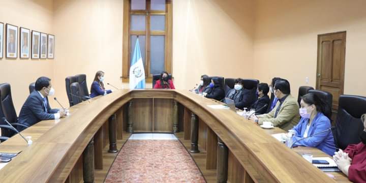 MineducGT's tweet photo. La #MinistraClaudiaRuíz junto a Viceministras de Educación y directores generales de #Diplan, #Diaj, #Didai, #Digecor y #Dafi estuvieron presentes en capacitación gerencial sobre el Sistema Nacional de Control Interno #SINACIG, impartida por funcionarios de la #CGCN. https://t.co/xVHeEHiY3b