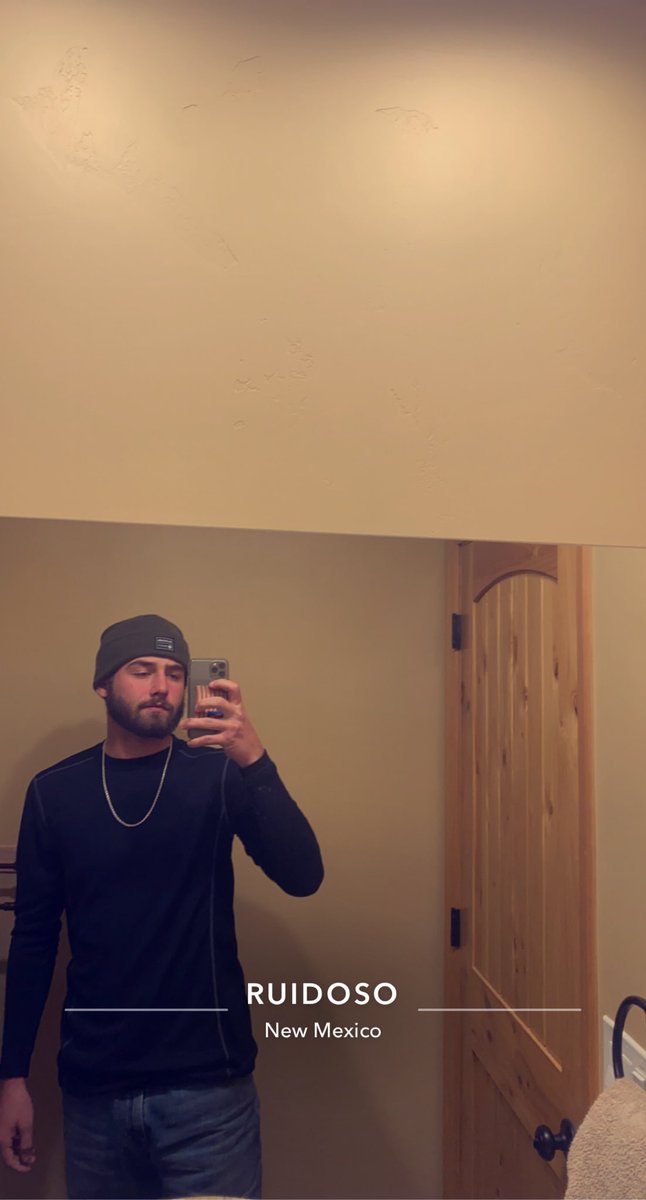 WallaceGunnar's tweet photo. We can drink better than we can snowboard https://t.co/xDy35oqePT