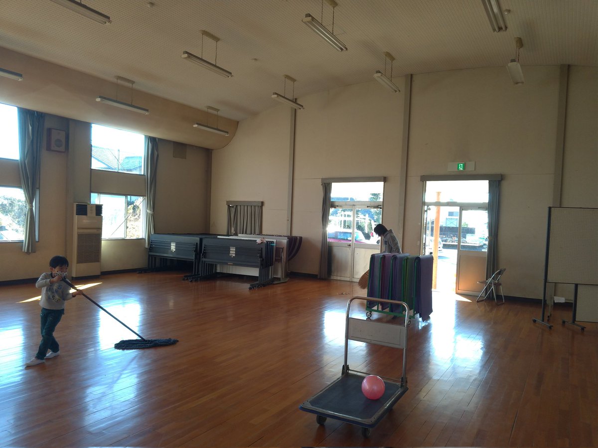 aiaituga's tweet photo. もう年末ですね〜「大掃除」しました！

普段使わせていただいている公民館や体育館、コミュニティーセンターの大掃除！

会員の皆さんとワイワイ楽しく行いました😀

#総合型地域スポーツクラブ
#栃木市
#あいあいクラブ都賀 https://t.co/A53S9uOvqb