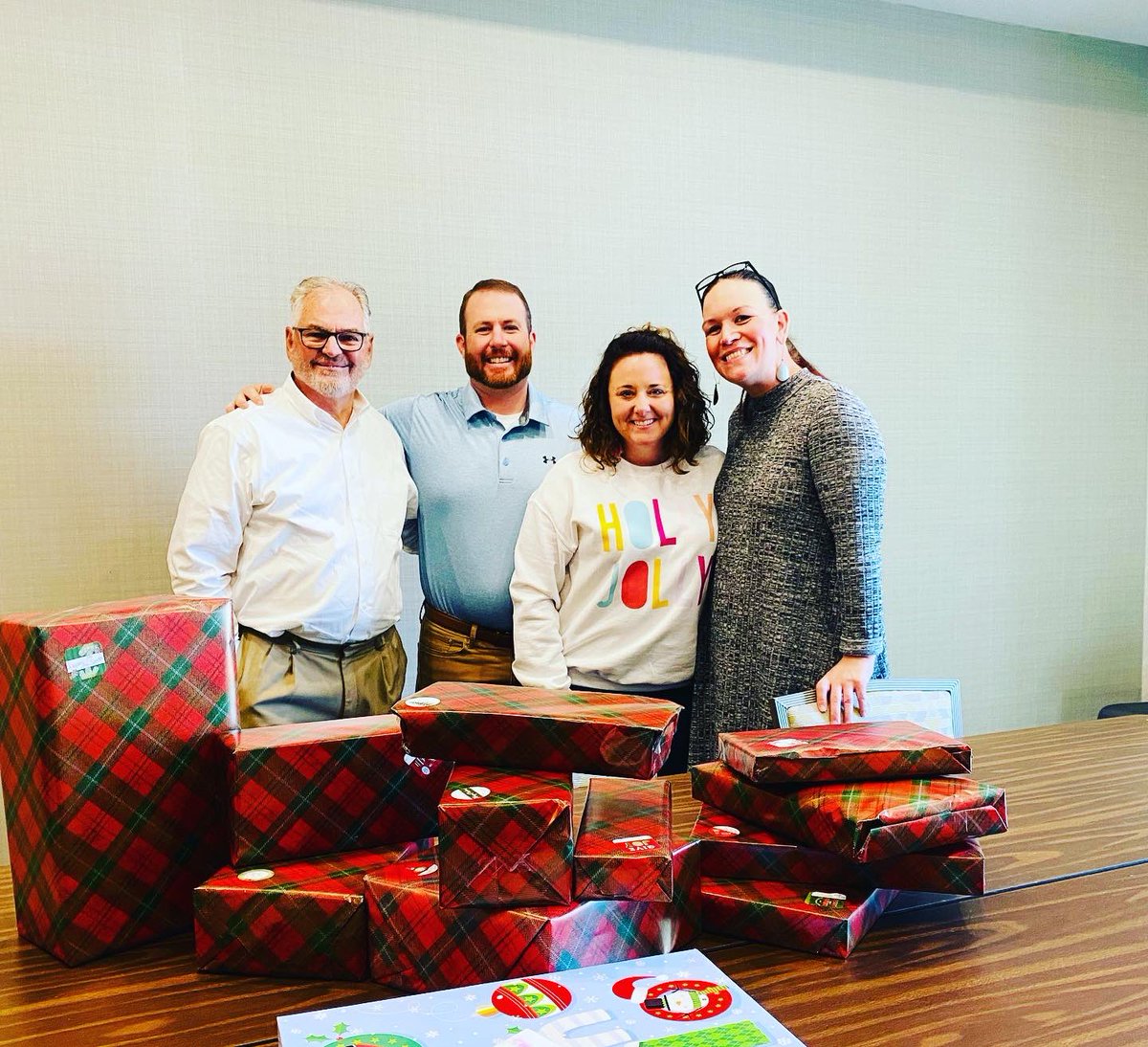 prioritylogists's tweet photo. Another successful day of wrapping gifts with our Dallas location employees for Soldiers'​ Angels Adopt-A-Family program! 

#Prioritycares #prioritylogistics #priorityserves #soldiersangels https://t.co/Jc7ma7TV4R