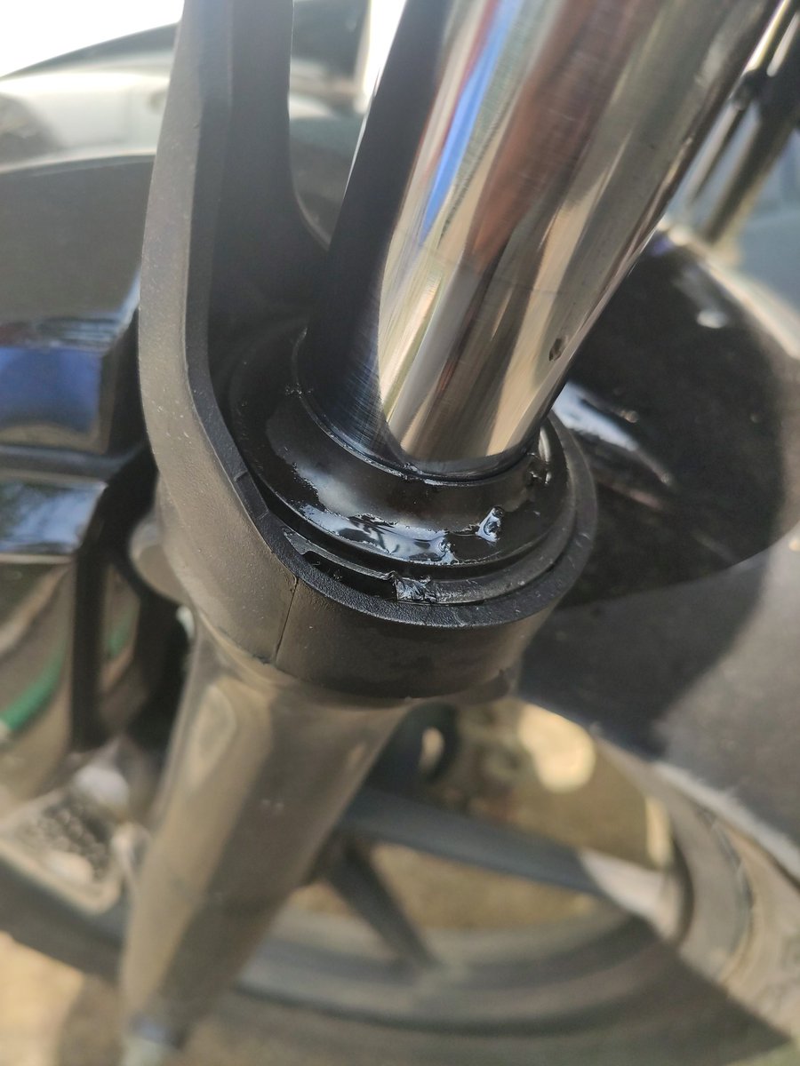 TBBOY19's tweet photo. @tvsmotorcompany

We purchased Tvs apache rtr 160 4V in September from mundakayam showroom(kottayam branch, kerala).

On picking up the vehicle there was lot of issues.

* Unstable body
* loosened kit and seat
* fork oil seal leakage (left) https://t.co/GdKtX9LY5R
