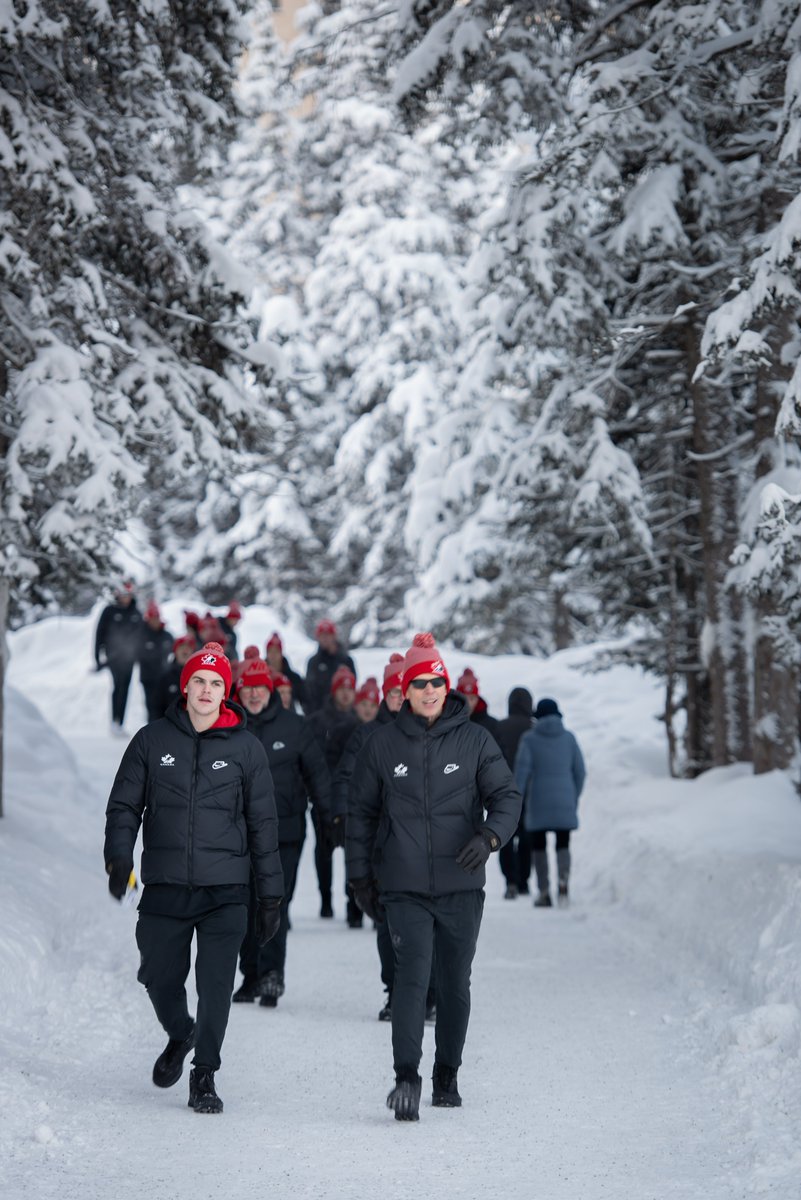 HockeyCanada's tweet photo. Thank you, Banff. You've been a 𝒷𝑒𝒶𝓊𝓉𝒾𝒻𝓊𝓁 host. ❄️

#WorldJuniors | #OurGameIsBack https://t.co/uTCTWfy9st