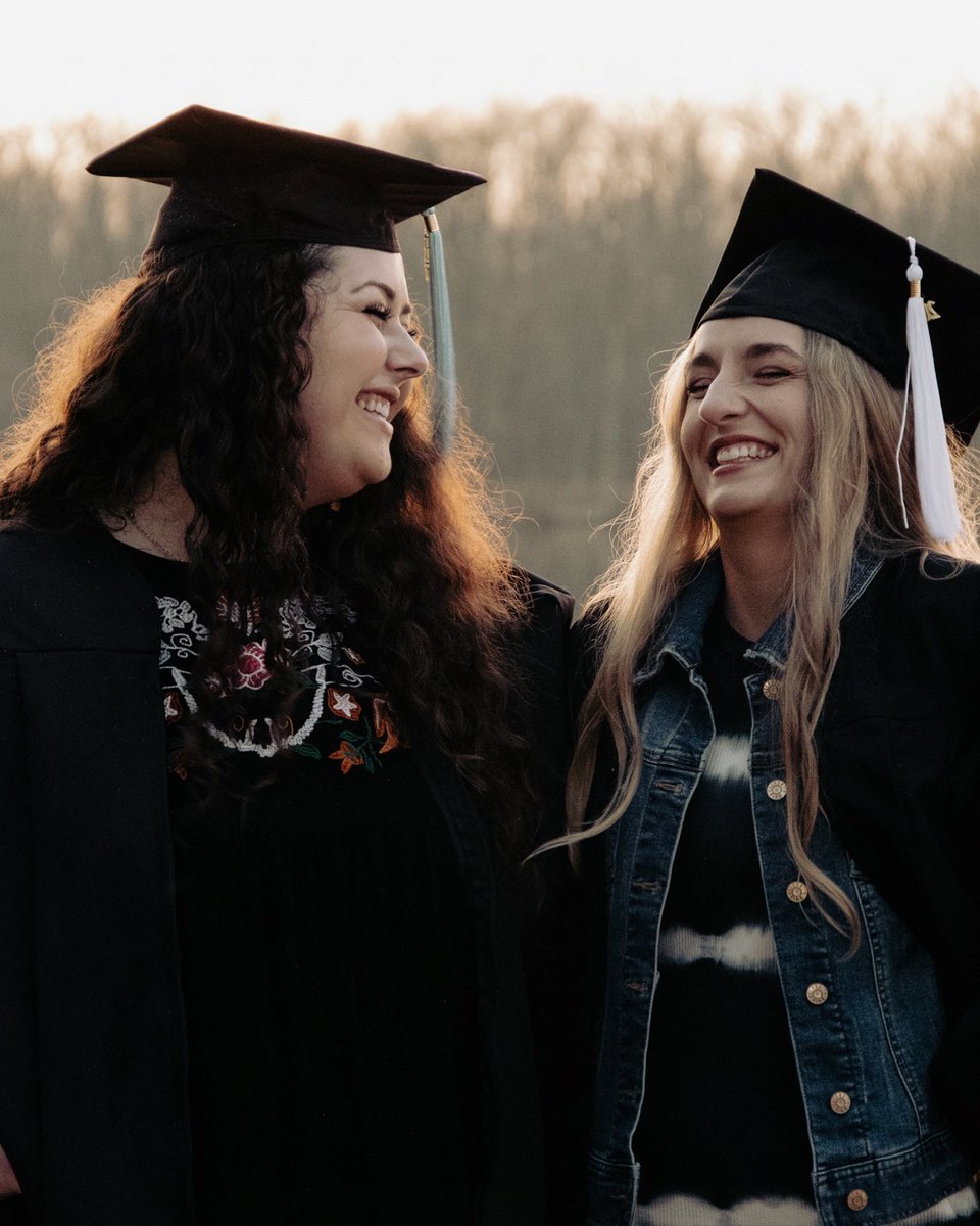 PhotographyMang's tweet photo. Just two best friends graduating together! 🤍 https://t.co/qjty9BYLnv