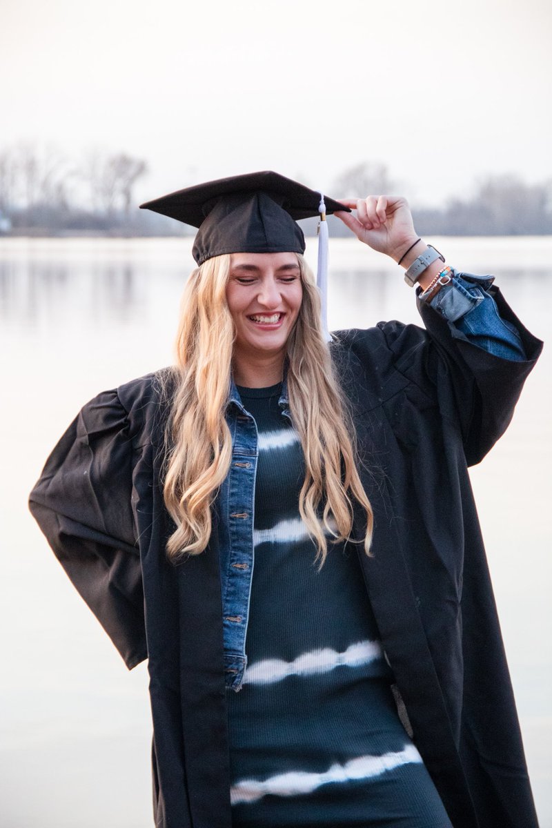 PhotographyMang's tweet photo. Just two best friends graduating together! 🤍 https://t.co/qjty9BYLnv