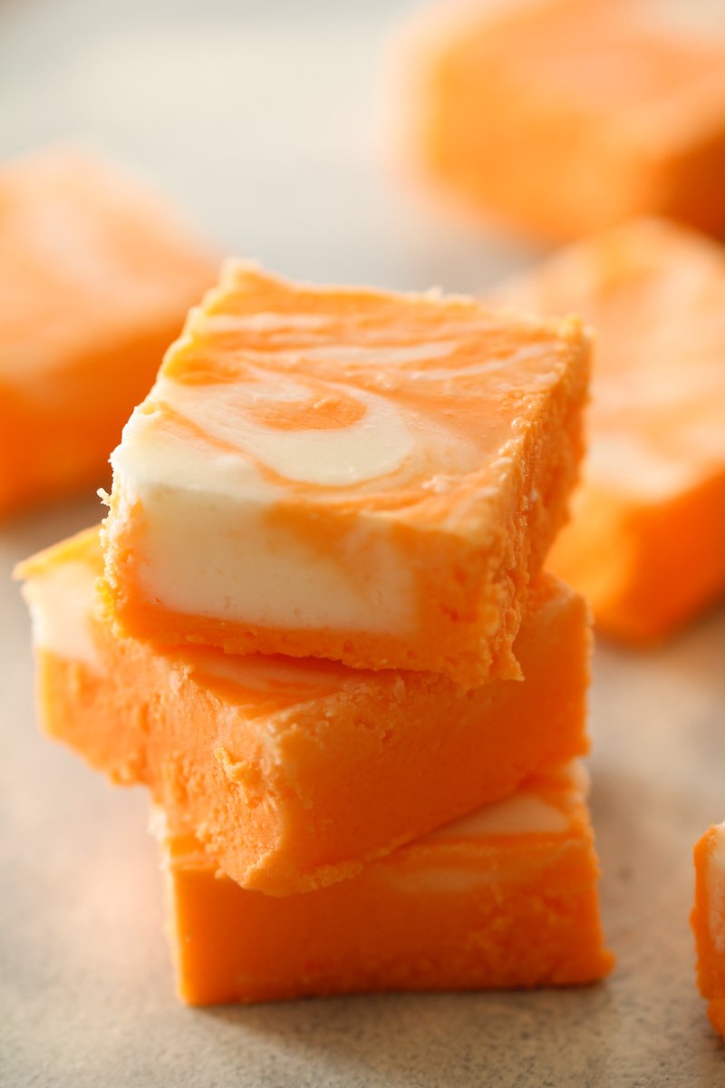 SixSistersStuff's tweet photo. This Orange Creamsicle Fudge tastes like a childhood summer day. It tastes like the Orange Creamsicle Bars, that the ice cream truck would sell.
https://t.co/3hJDwYLpK0
#sixsistersstuff #fudge #orangecreamsicle #orangefudge #bestfudgeever https://t.co/3Ac8XXGcaS