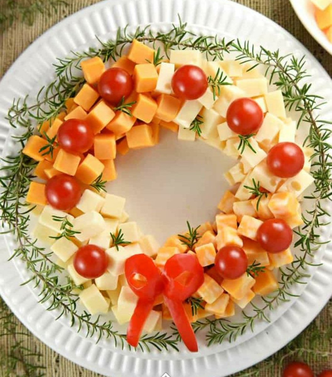 ABC_Farms's tweet photo. #ABCFarms cheddar, monterey jack, colby, paprika cheese etc can be used to make this delish holiday wreath.  Mix and match according to your taste.

Available at our shops in #Pune #AirMenus
 @dial_a_meal &amp; #stepupbyturant (Mumbai too) https://t.co/8xgn4zvZWo